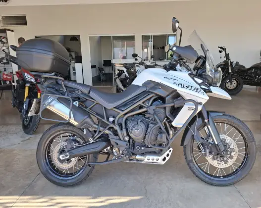TRIUMPH TIGER 800 XCX TRIUMPH TIGER 800 XCX