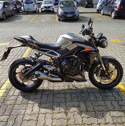 TRIUMPH-STREET TRIPLE 765 RS-2023