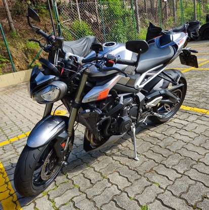 TRIUMPH-STREET TRIPLE 765 RS-2023
