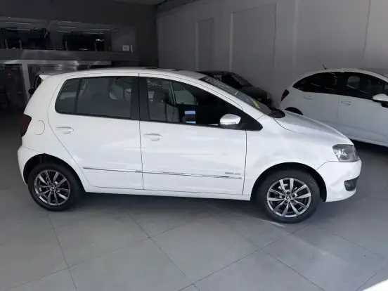 VOLKSWAGEN-FOX-1.6 MI HIGHLINE 8V FLEX 4P MANUAL VOLKSWAGEN-FOX-2014
