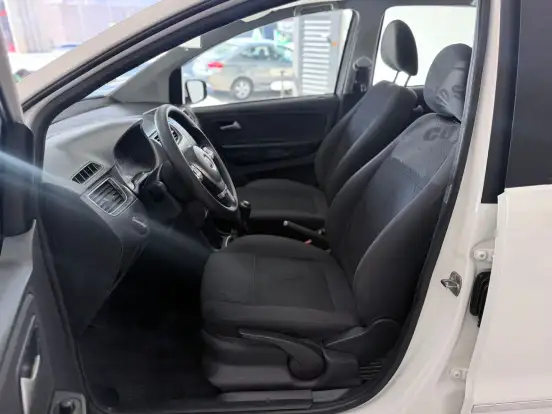 VOLKSWAGEN-FOX-1.6 MI HIGHLINE 8V FLEX 4P MANUAL VOLKSWAGEN-FOX-2014