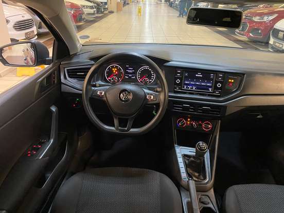 VOLKSWAGEN-POLO-2021