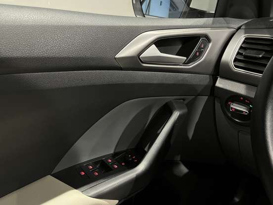 VOLKSWAGEN-T-CROSS-2024