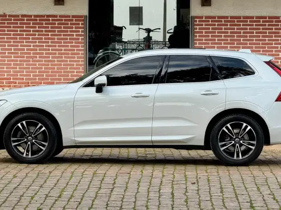 VOLVO-XC60-2.0 T5 GASOLINA MOMENTUM AWD GEARTRONIC VOLVO-XC60-2019
