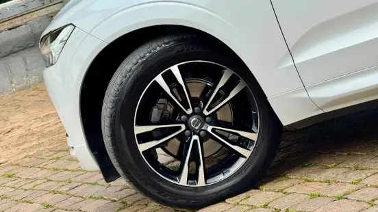 VOLVO-XC60-2019