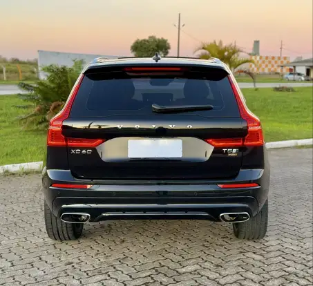 VOLVO-XC60-2017