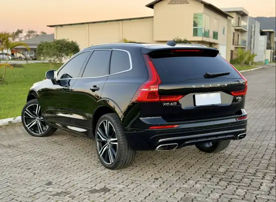 VOLVO-XC60-2017