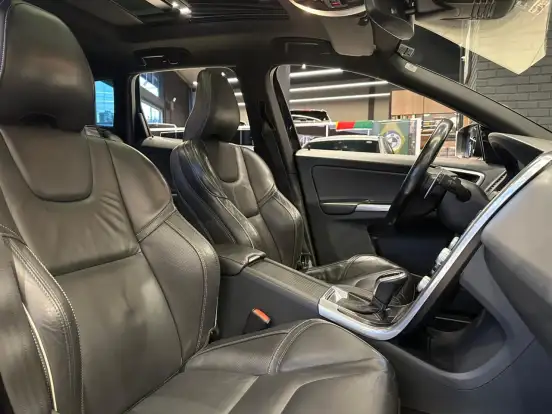 VOLVO-XC60-2015