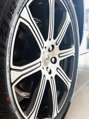 VOLVO-XC60-2021