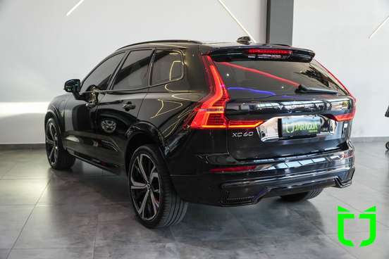 VOLVO-XC60-2023