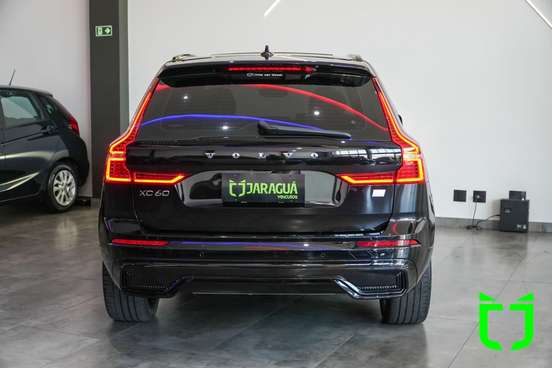 VOLVO-XC60-2023