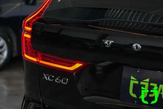 VOLVO-XC60-2023