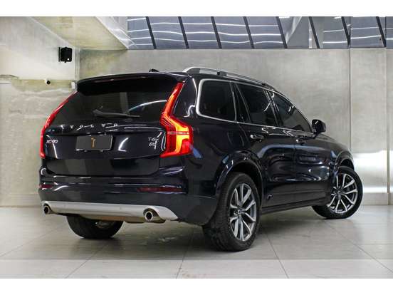VOLVO-XC90-2018
