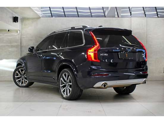 VOLVO-XC90-2018