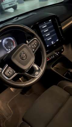 VOLVO-XC40-2019