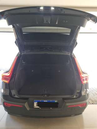 VOLVO-XC40-2022