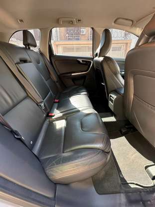 VOLVO-XC60-2014