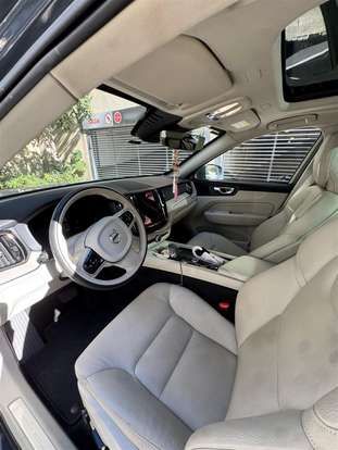 VOLVO-XC60-2023