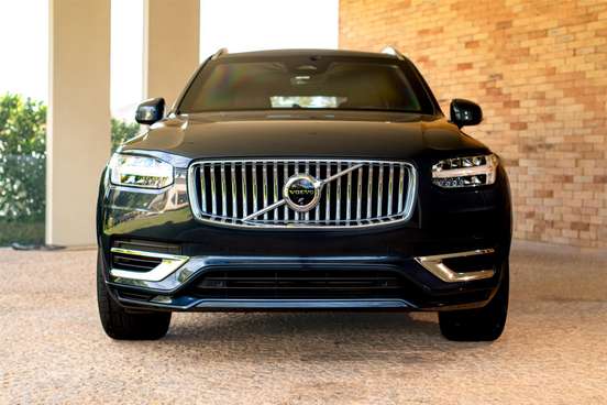 VOLVO-XC90-2023