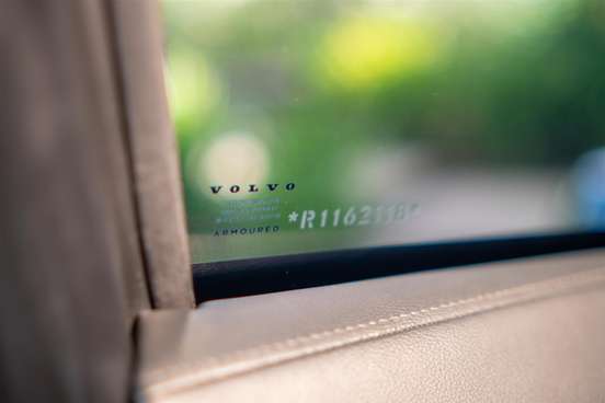 VOLVO-XC90-2023