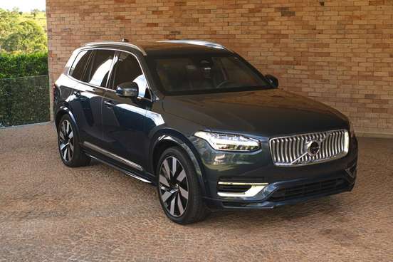 VOLVO-XC90-2023