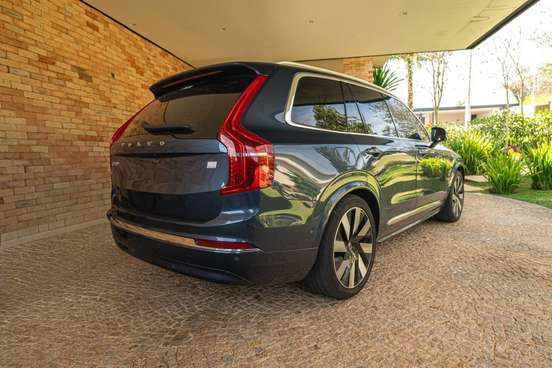 VOLVO-XC90-2023