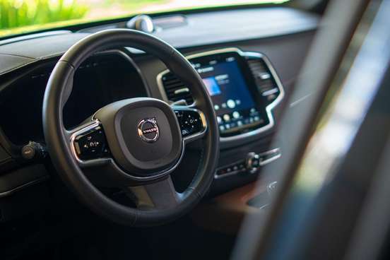 VOLVO-XC90-2023