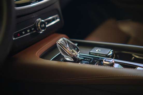 VOLVO-XC90-2023