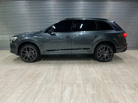 AUDI-Q7-2025