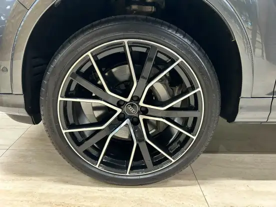AUDI-Q7-2025
