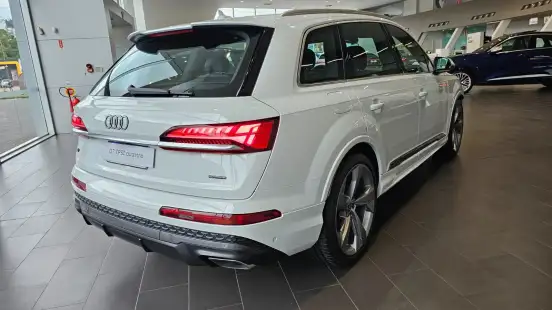 AUDI-Q7-2025