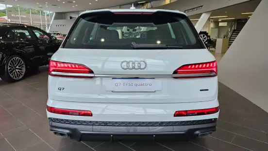 AUDI-Q7-2025