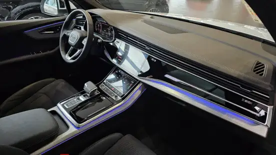 AUDI-Q7-2025
