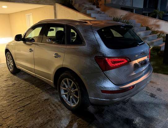 AUDI-Q5-2011