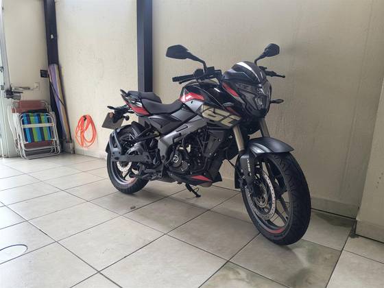 BAJAJ DOMINAR 160 