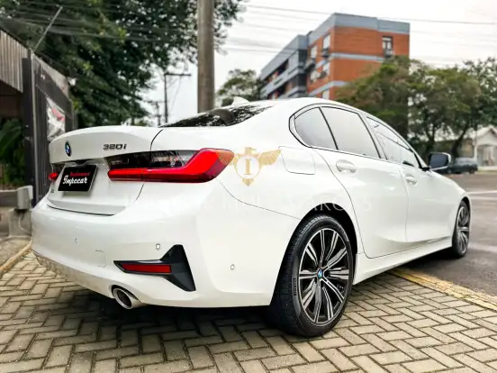 BMW-320i-2021
