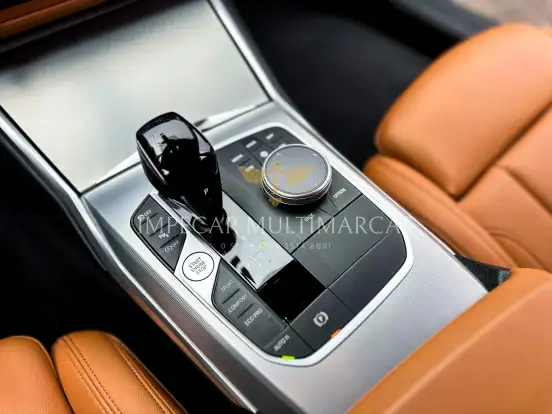 BMW-320i-2021