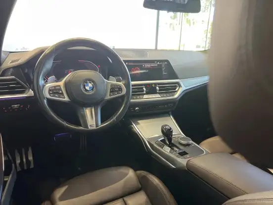 BMW-320i-2021