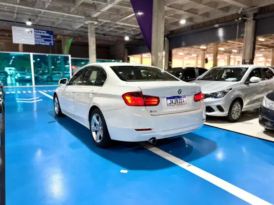 BMW-320i-2012