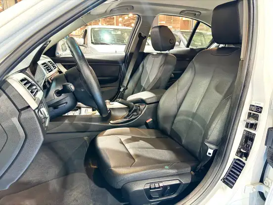 BMW-320i-2012