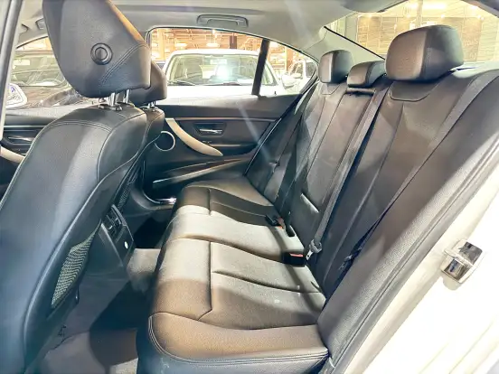 BMW-320i-2012