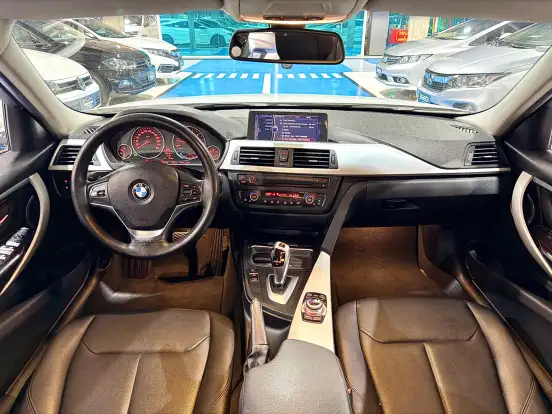 BMW-320i-2012