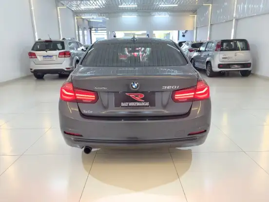 BMW-320i-2018
