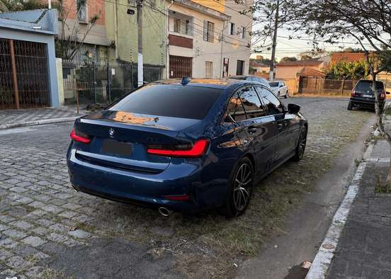 BMW-320i-2020