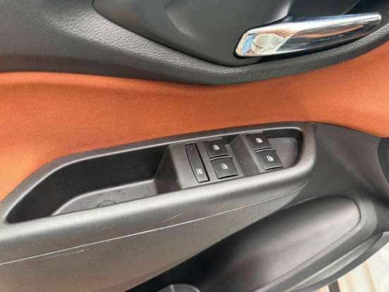 CHEVROLET-ONIX-1.4 MPFI ACTIV 8V FLEX 4P AUTOMÁTICO CHEVROLET-ONIX-2017