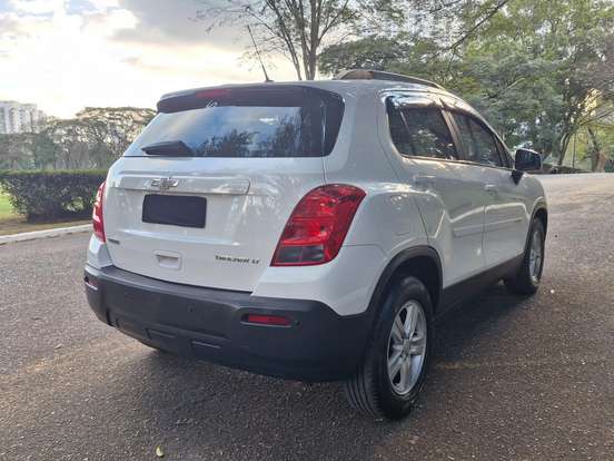 CHEVROLET-TRACKER-2016