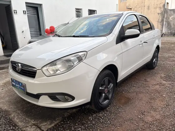 FIAT GRAND SIENA 1.4 MPI ATTRACTIVE 8V FLEX 4P MANUAL FIAT GRAND SIENA 1.4 MPI ATTRACTIVE 8V FLEX 4P MANUAL