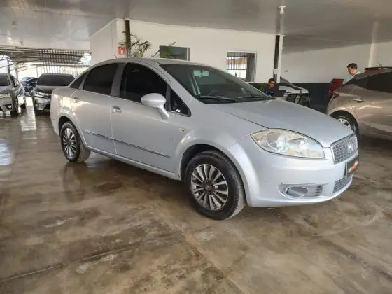 FIAT LINEA 1.8 LX 16V FLEX 4P MANUAL FIAT LINEA 1.8 LX 16V FLEX 4P MANUAL