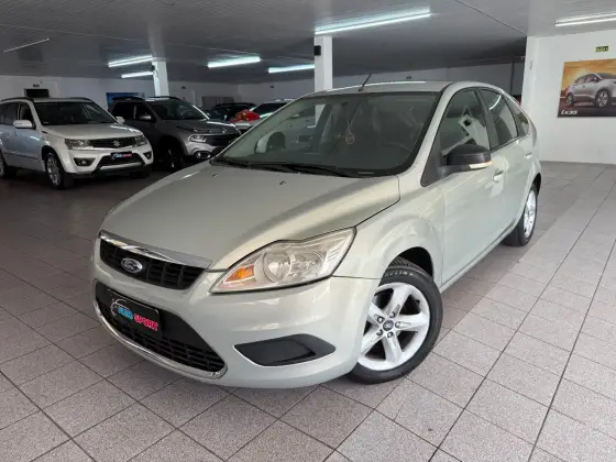FORD FOCUS 1.6 8V GASOLINA 4P MANUAL FORD FOCUS 1.6 8V GASOLINA 4P MANUAL