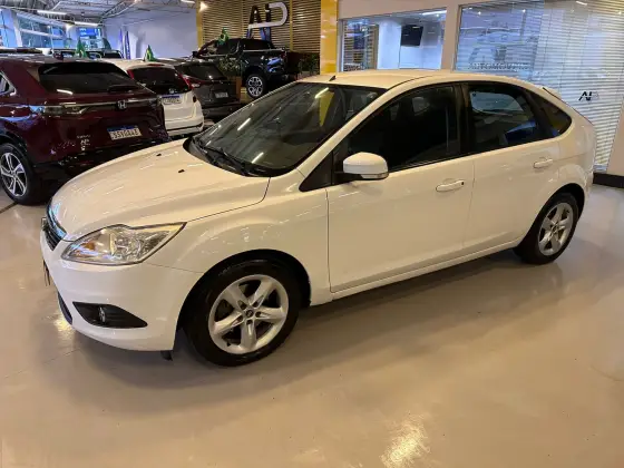 FORD FOCUS 1.6 GL 16V FLEX 4P MANUAL FORD FOCUS 1.6 GL 16V FLEX 4P MANUAL